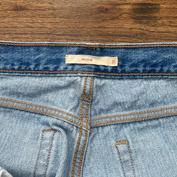 Levi Wedgie Medium Wash Distressed - Picture 3 of 3